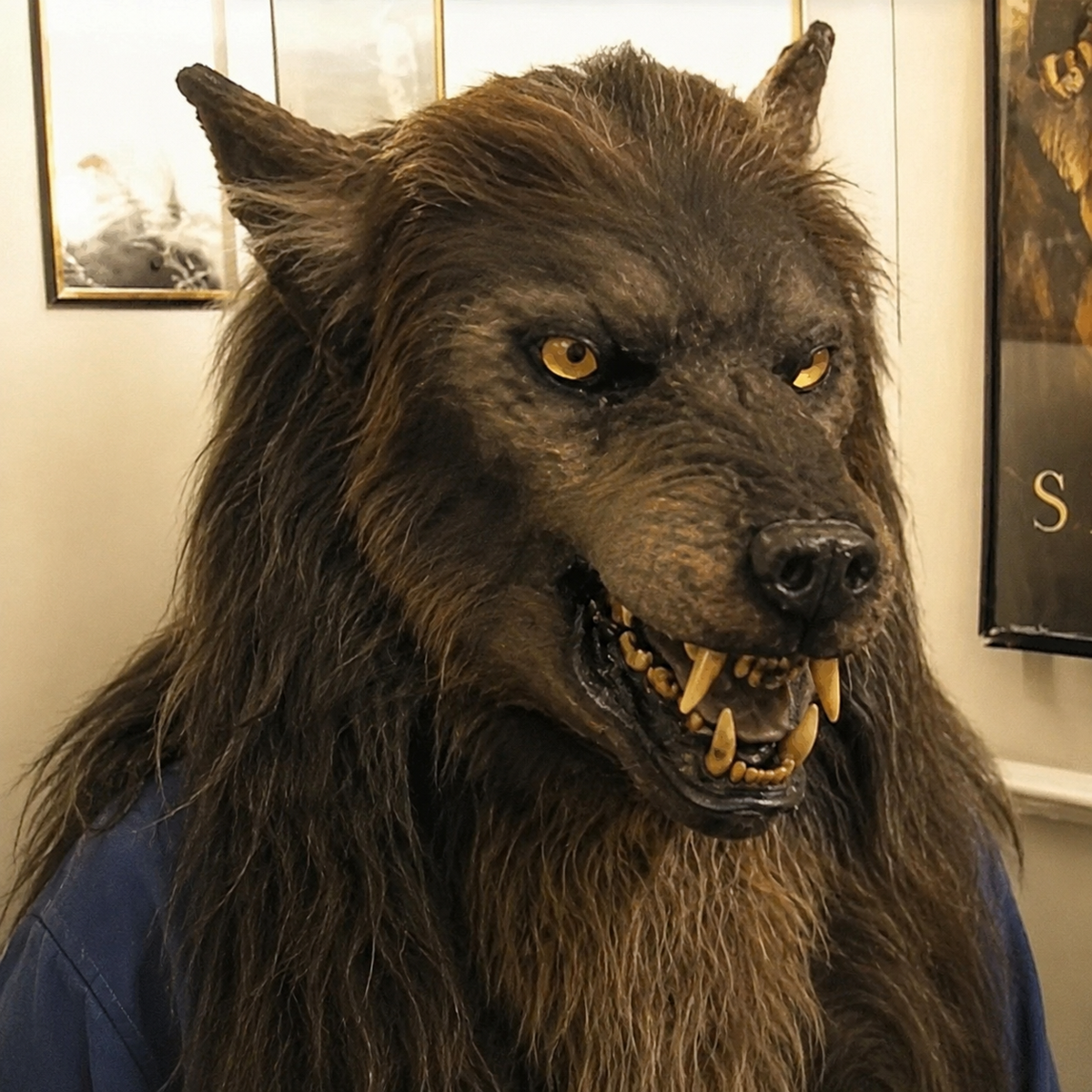 Wolf mask with movable jaw and ears