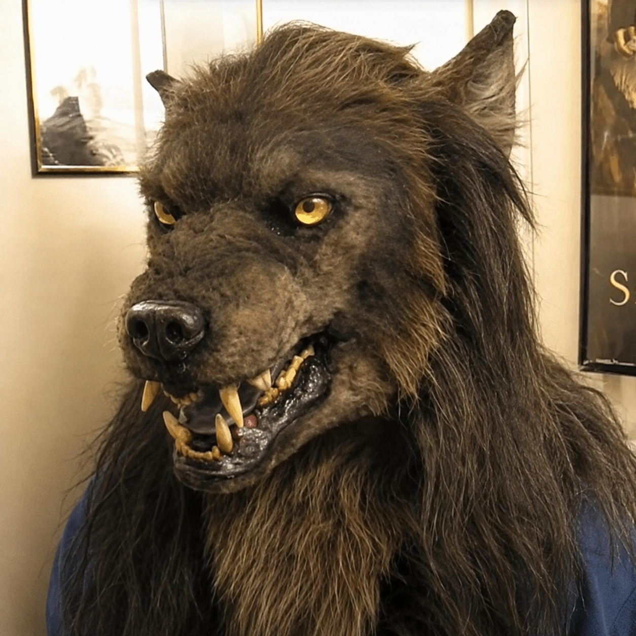 Wolf mask with movable jaw and ears